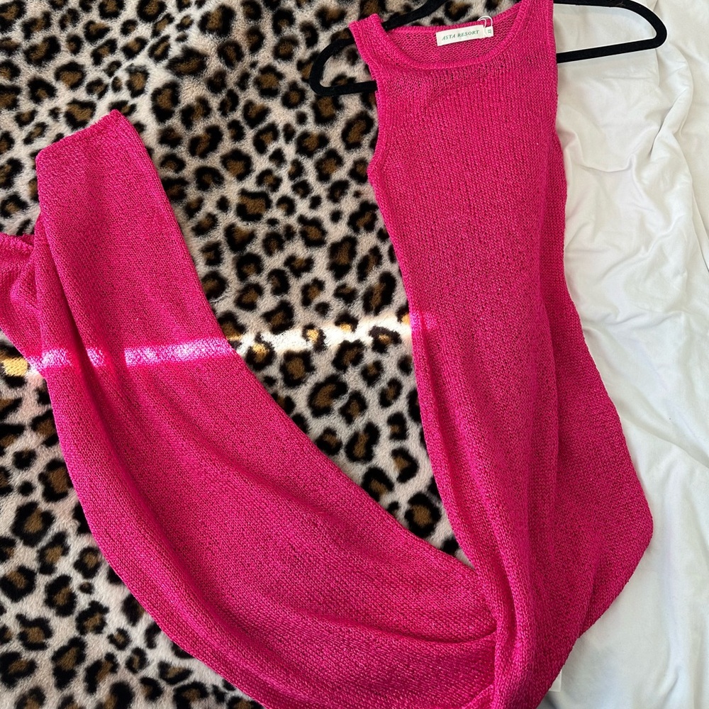 Natalia Dress in Fuchsia Sequin
Asta Resort